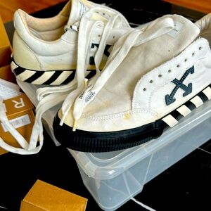 TRUE BEATER CONDITION.     PREOWNED.  !!! Off white Sz 10.5.   Sz 44.